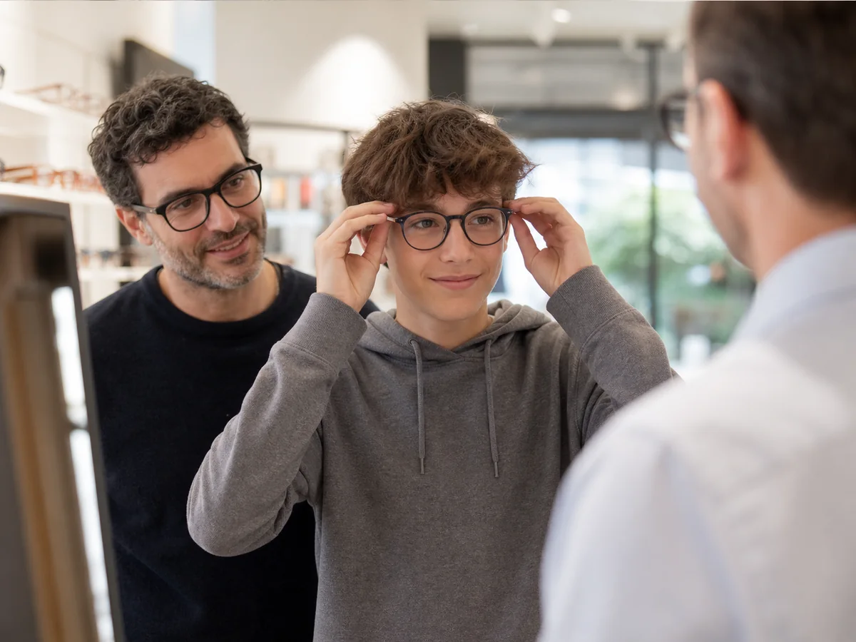 Aides financières pour la scolarité — Répondre à une dépense précise : le fonds social collégien ou lycéen traite les difficultés concrètes au-delà d’un revenu annuel : transport, sortie…