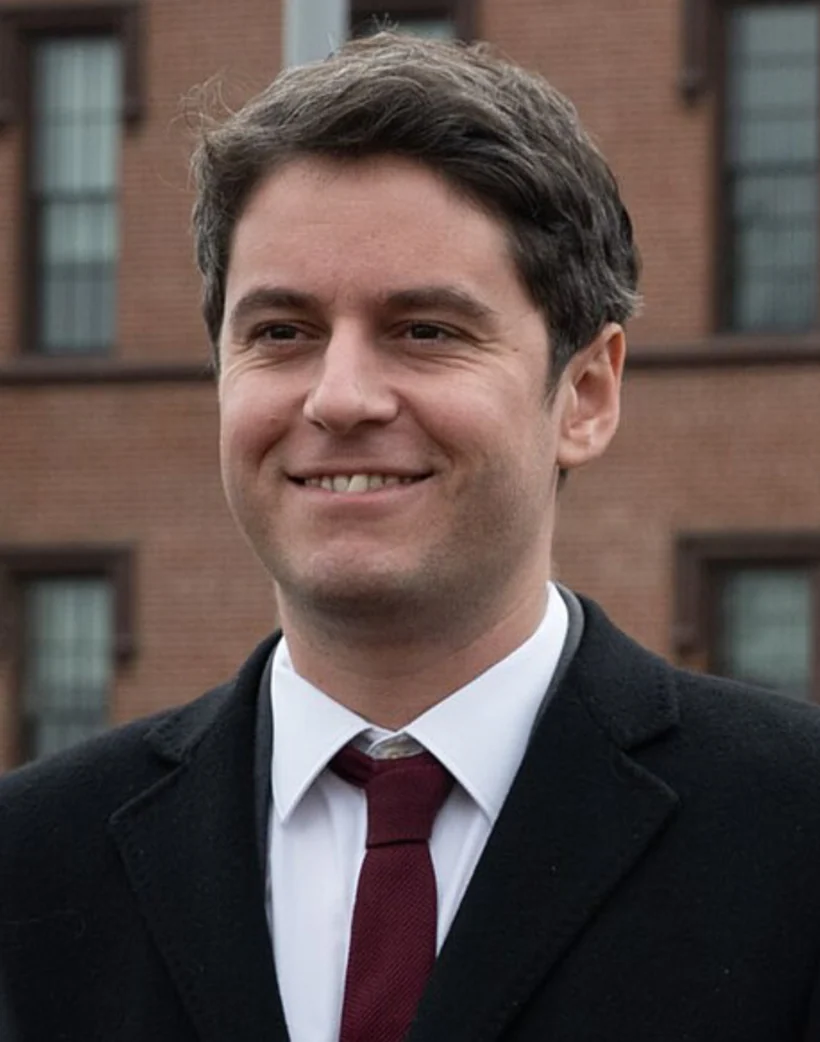 Contre-proposition de Gabriel Attal sur les retraites — portrait de face du député et ancien Premier ministre en costume sombre et cravate.