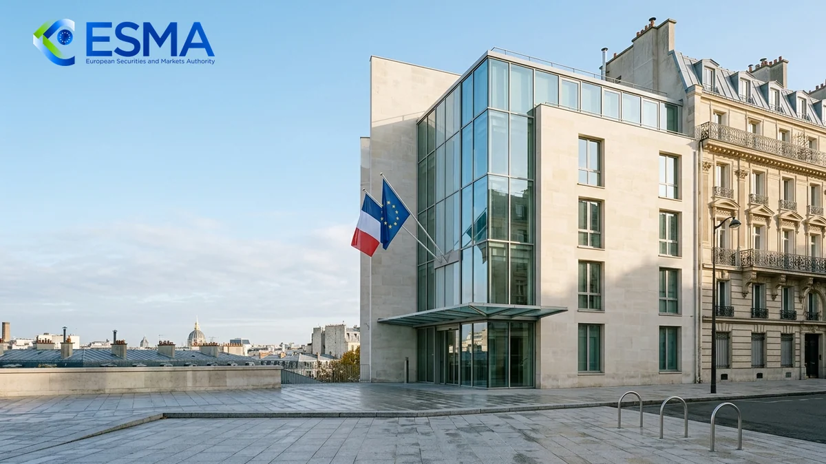 La France, premier marché des courtiers européens — immeuble vitré et façade haussmannienne à Paris, drapeaux tricolore et étoilé, logo officiel de l'ESMA en haut à gauche.