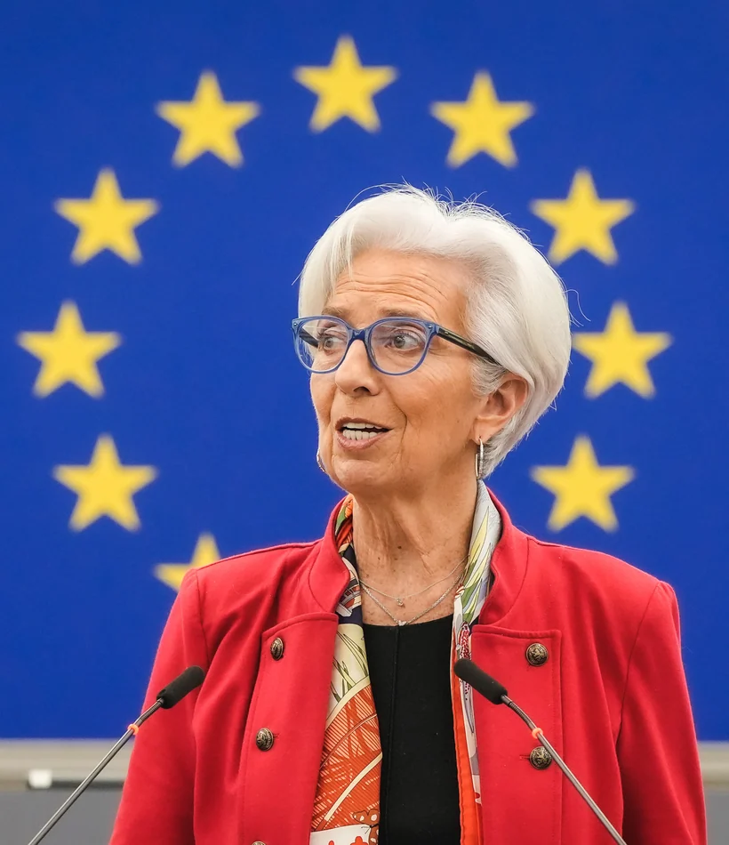 Pause sur les taux décidée par Christine Lagarde — portrait officiel de la présidente de la Banque centrale européenne au Parlement européen.
